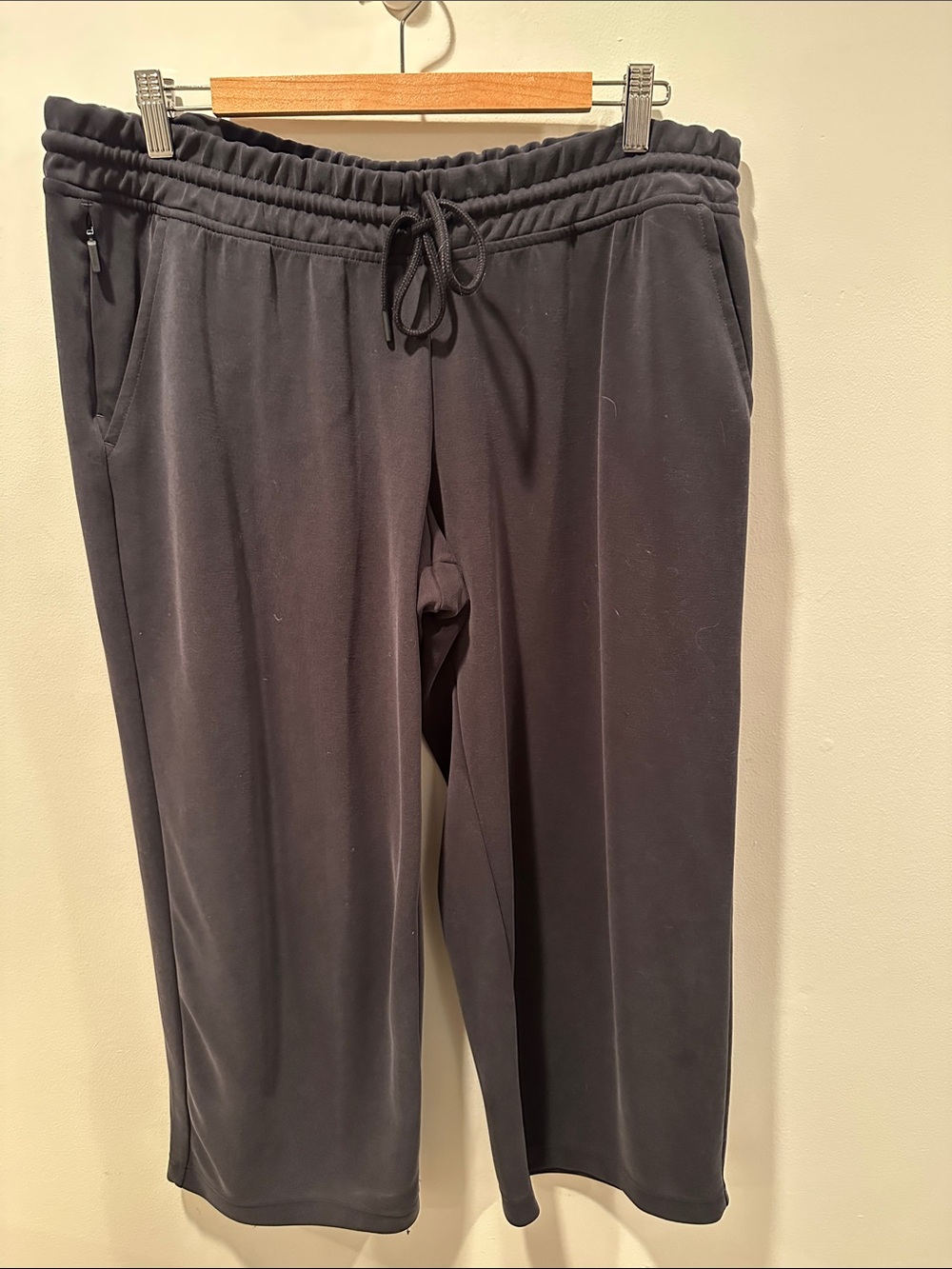 Athleta Women’s Black Elastic Waist Joggers